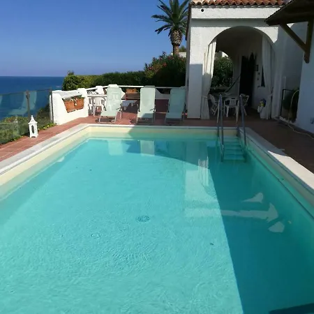 Anna Villa Agnone Bagni